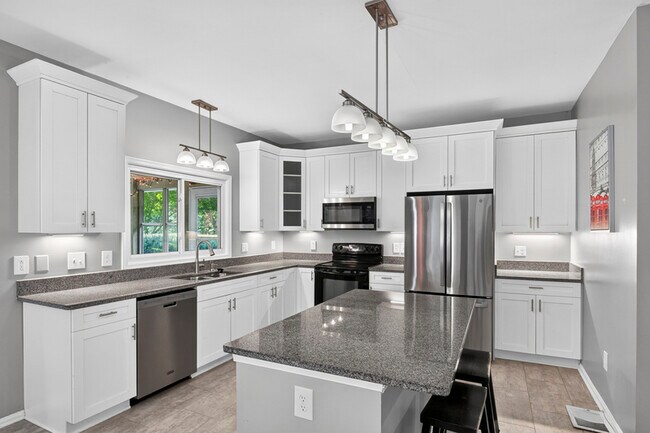 Building Photo - 4512 Rutherford Way