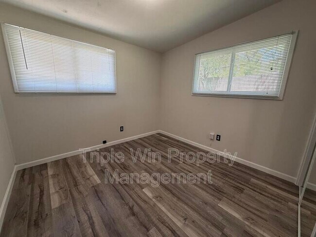 Building Photo - 765 Bobbins Ln