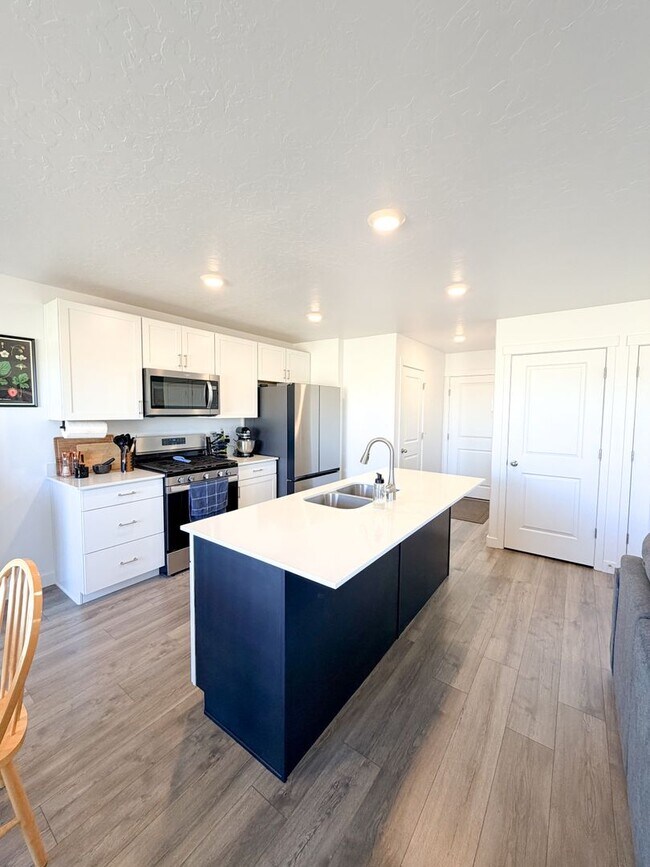 Building Photo - Hidden Springs Gem