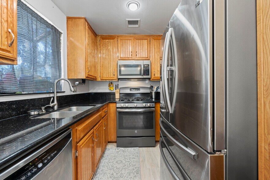 Building Photo - 18122 Sundowner Way