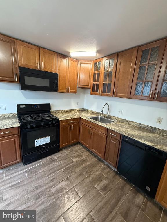 Building Photo - 8 Hewitt Ln