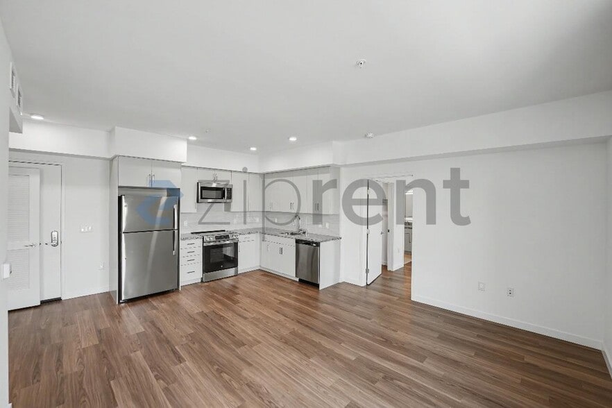 Building Photo - Unit 315
