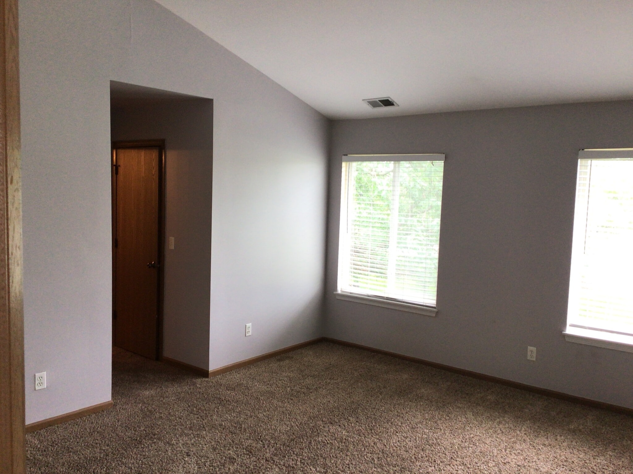 Building Photo - 13843 S Petersburg Dr