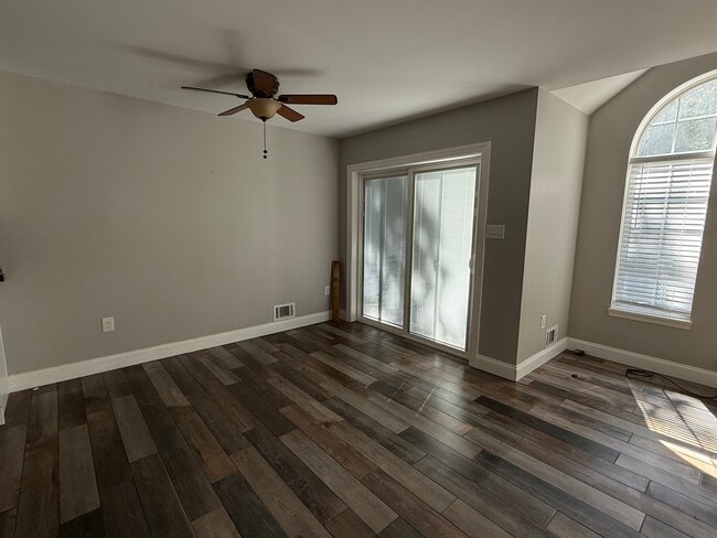 Building Photo - 645 Country Acres Ct