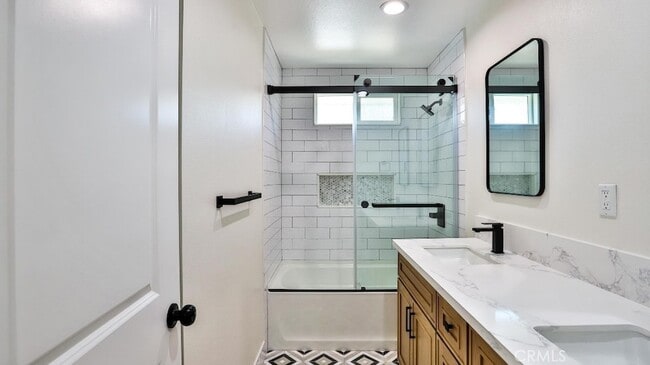 Building Photo - 247 S Date St E