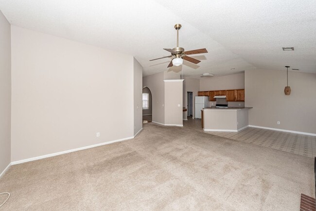 Building Photo - 3 Bedroom, 2 Bathroom Home in Whitehall - ...