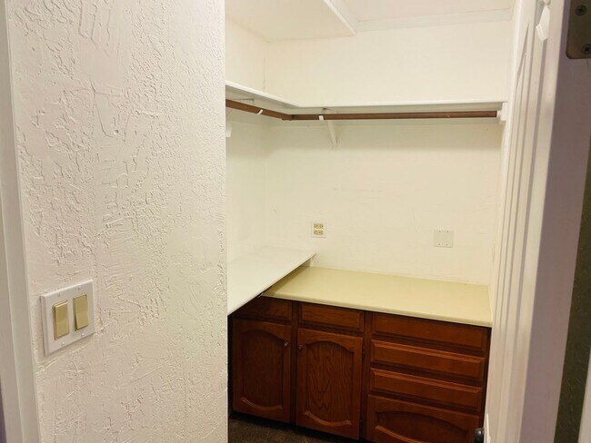 Building Photo - Village of Oak Creek