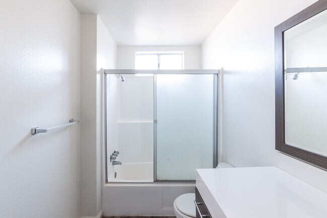 Bathroom - 2452 S Centinela Ave