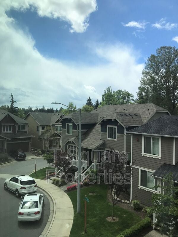Building Photo - 19715 26th Ave W