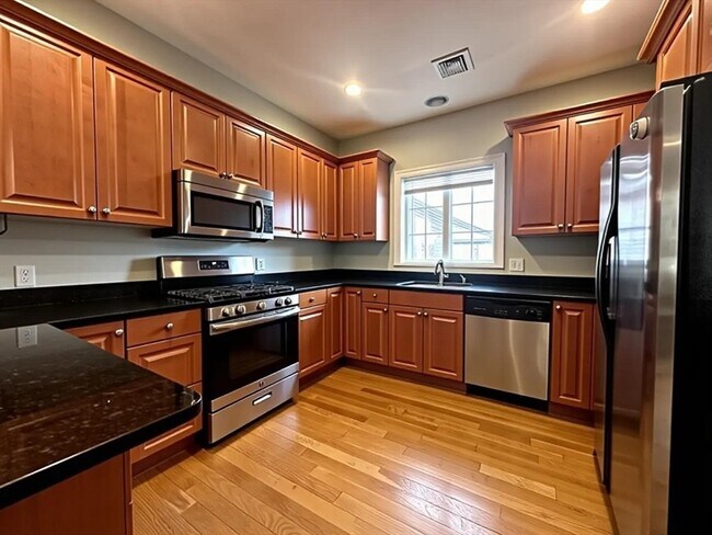 Building Photo - 6 Wyman St