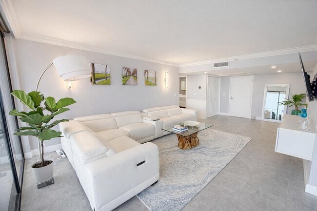 Building Photo - 859 Jeffery St