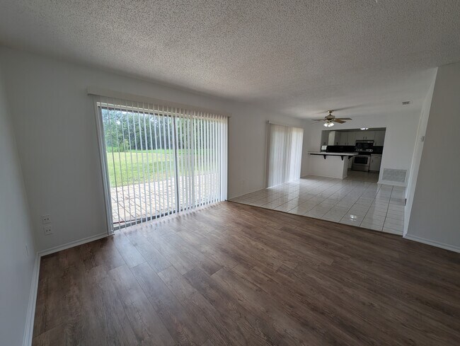 Building Photo - 1101 Lodge Cir