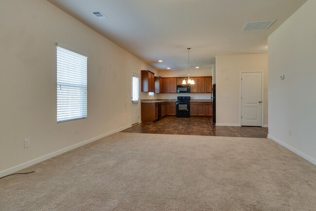 Building Photo - 4 BR/2.5 BA Home - A Rare Rental Between C...