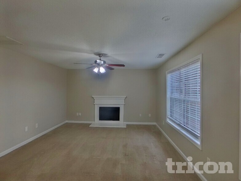 Building Photo - 7052 Ravenwood Ln