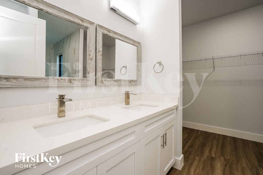 Building Photo - 1131 NE 2nd Pl