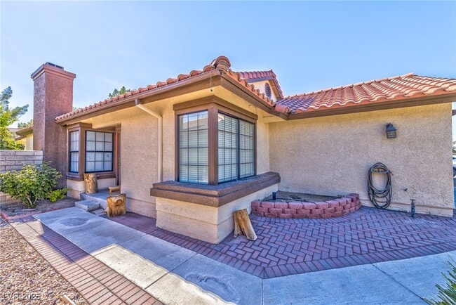 Building Photo - 640 Whispering Palms Dr