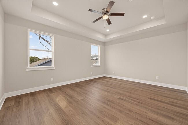 Building Photo - 1504 Hussion St