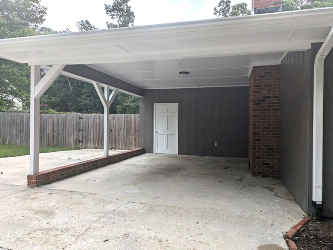 Building Photo - 929 Greenbriar Dr