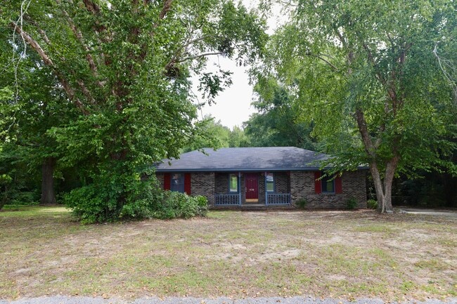 Building Photo - 806 Club Ln
