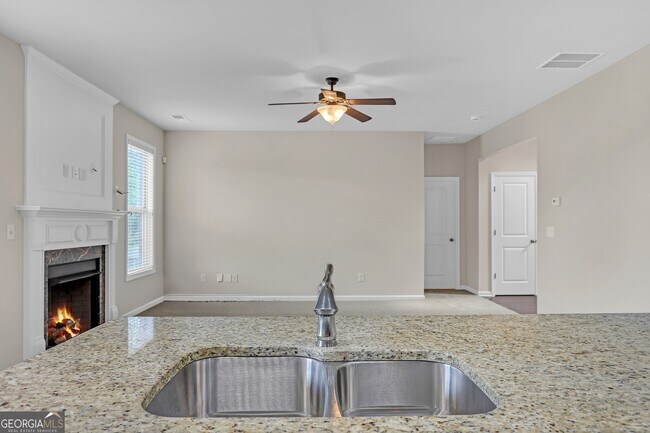 Building Photo - 568 Garden View Ct