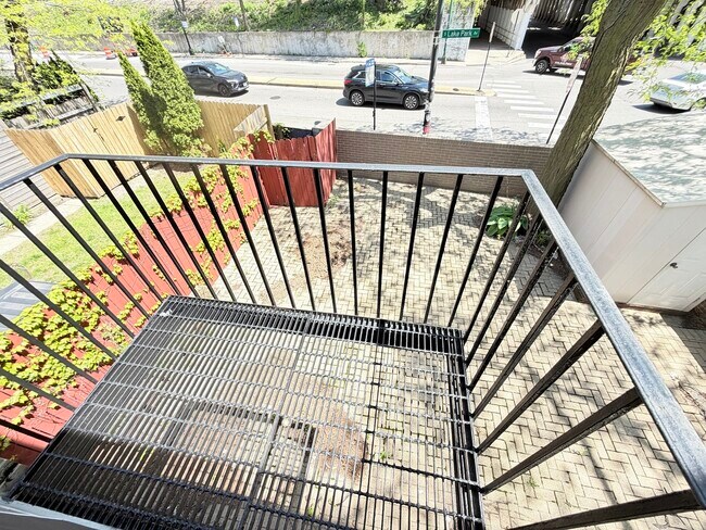 Building Photo - 5557 S Harper Ave
