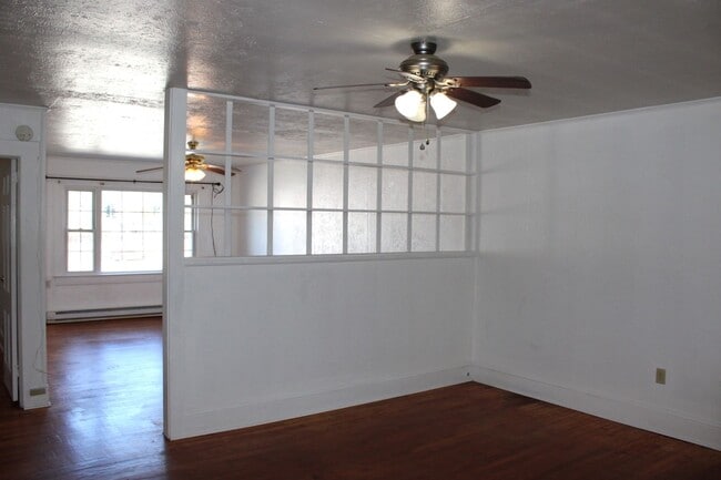 Building Photo - Apartment in Havelock