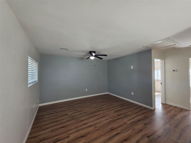 Building Photo - 5422 Pine Ave