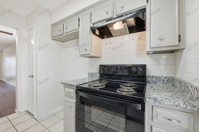 Building Photo - 2728 Westchester Dr