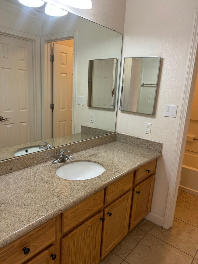 Building Photo - 67 Voda Ct