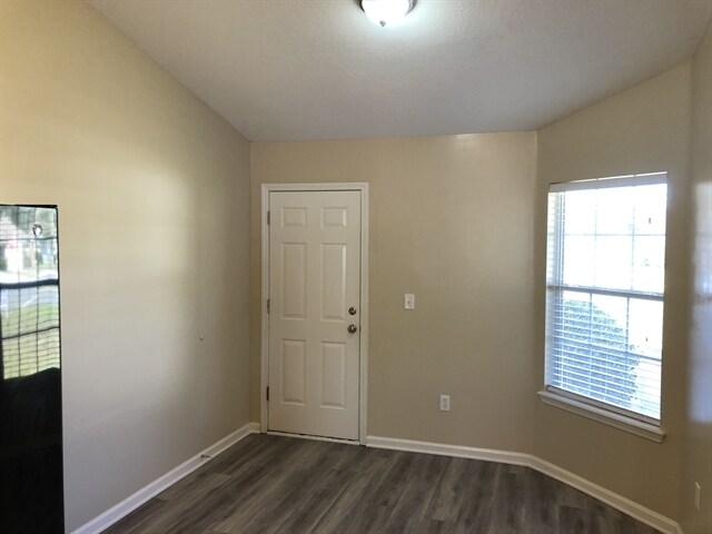 Building Photo - 3201 Ginny Lake Dr
