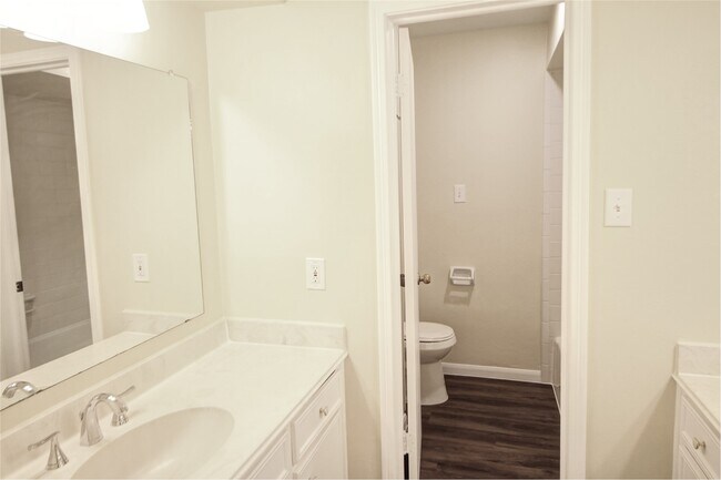 Building Photo - 12118 Double Tree Dr