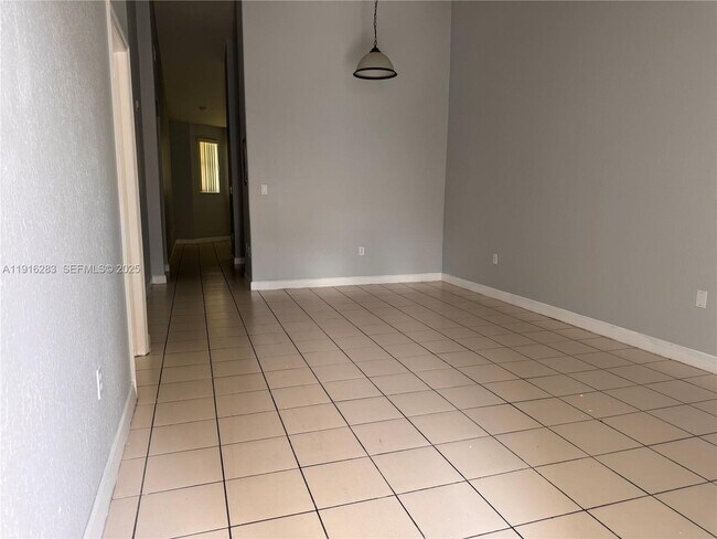 Building Photo - 1663 SE 29th St