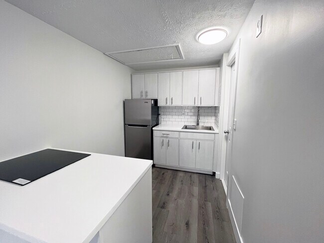 Building Photo - Pine Grove Apartments