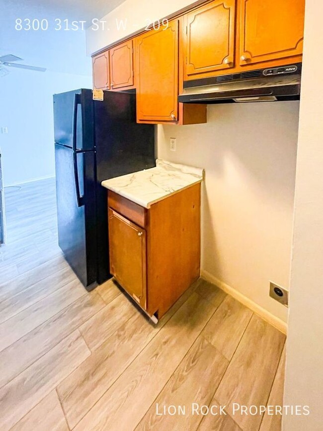 Building Photo - $300 OFF! Charming 1BR in the Heart of St ...