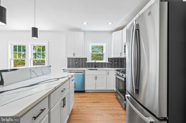 Building Photo - 5309 Chesapeake Rd