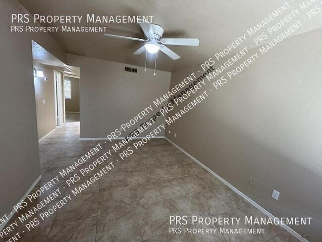 Building Photo - 551 S Lesueur