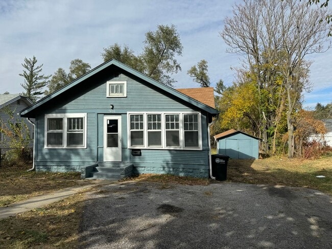 Primary Photo - 3 BR, 1 BA off Fontenelle Blvd