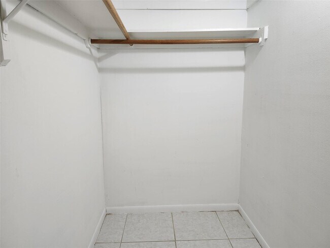 Building Photo - 501 SE 8th St