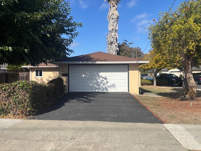 Primary Photo - PET FRIENDLY 3 BED/1 BATH in Palo Alto Ava...