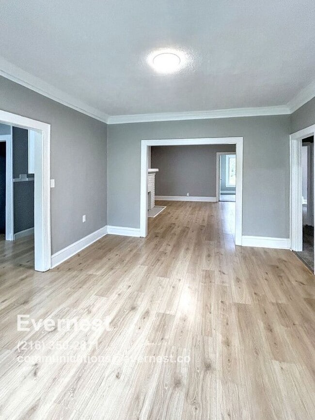 Building Photo - Charming 3-Bedroom Lower Duplex with Firep...