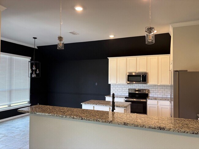 Building Photo - 615 Cross Dr.