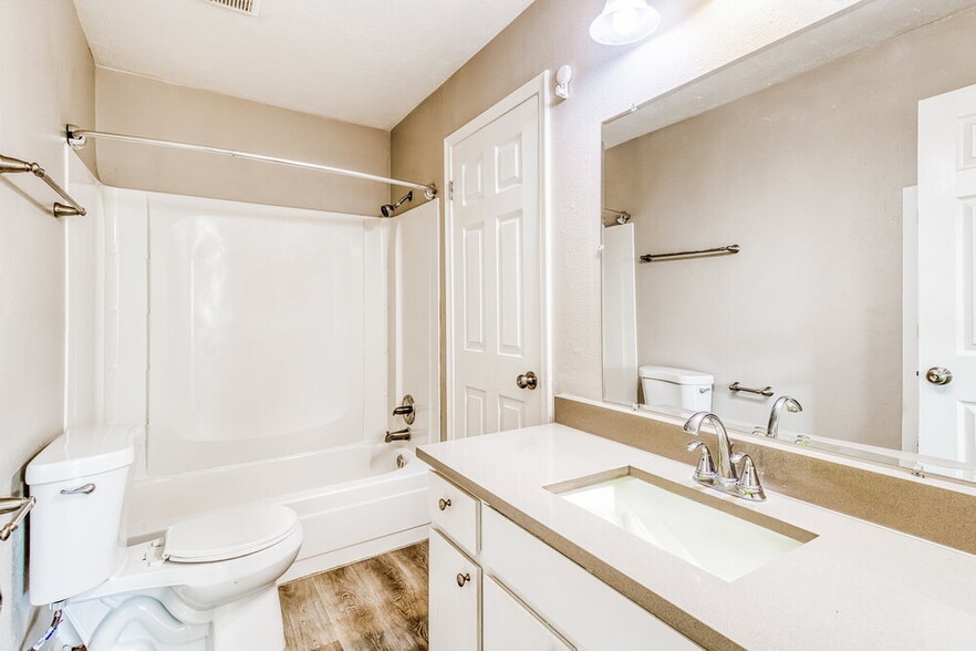 Building Photo - 3988 Burningham Dr