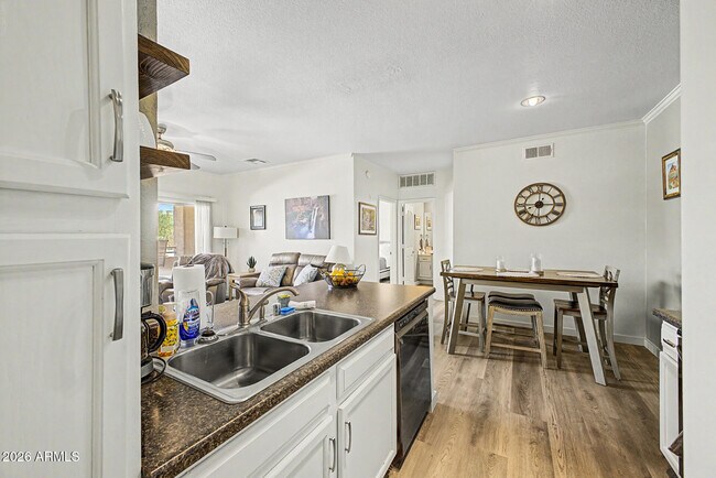Building Photo - 16013 S Desert Foothills Pkwy