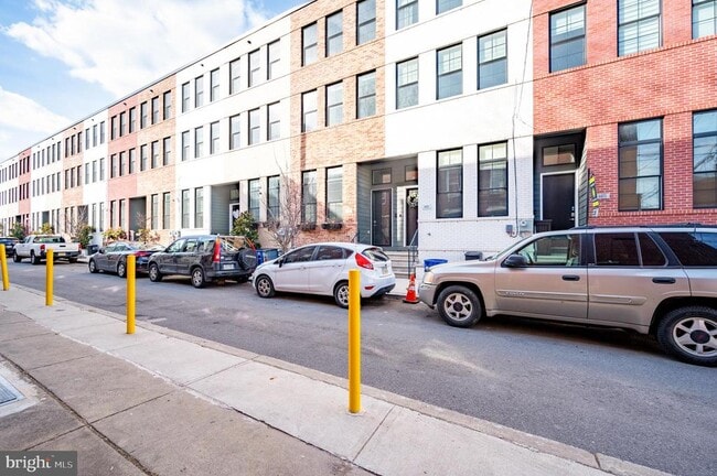 Building Photo - 605 McClellan St