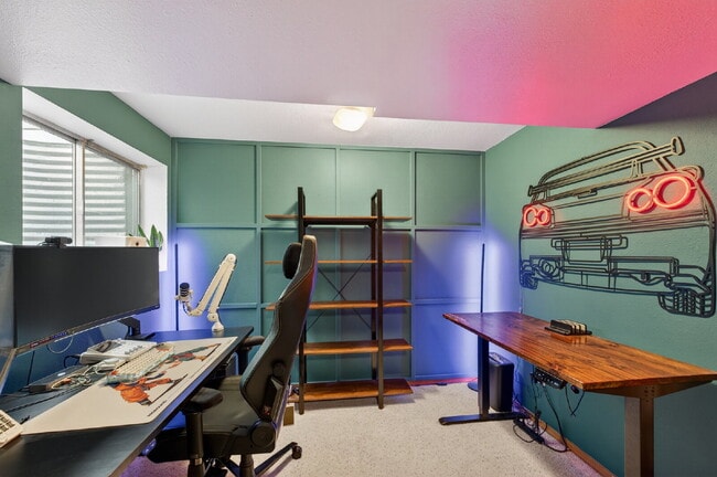 Building Photo - Available Immediately! Beautiful home in the Fairfax and Briargate neighborhood!