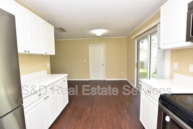 Building Photo - 4615 San Antonio Dr