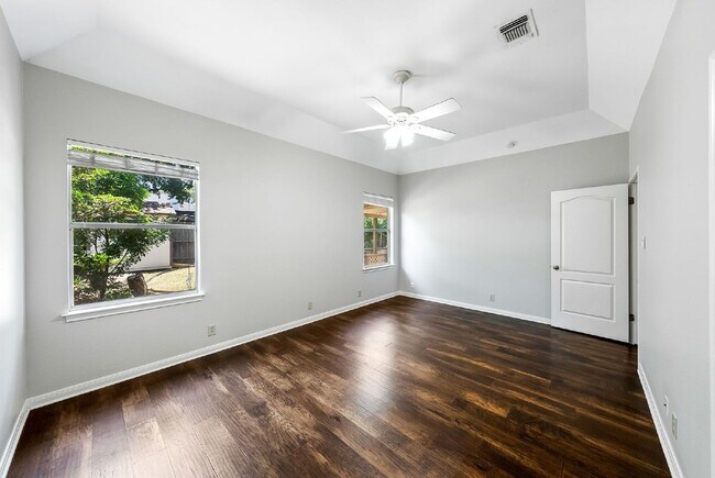 Building Photo - Spacious Cul De Sac Location Surrounded by...