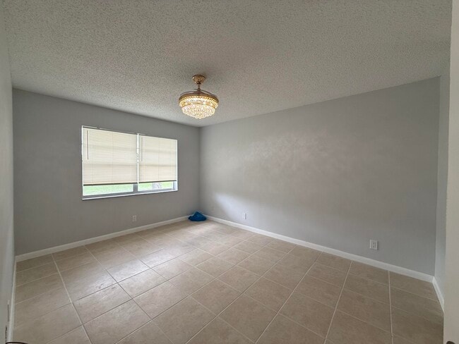 Building Photo - 228 Lake Dora Dr