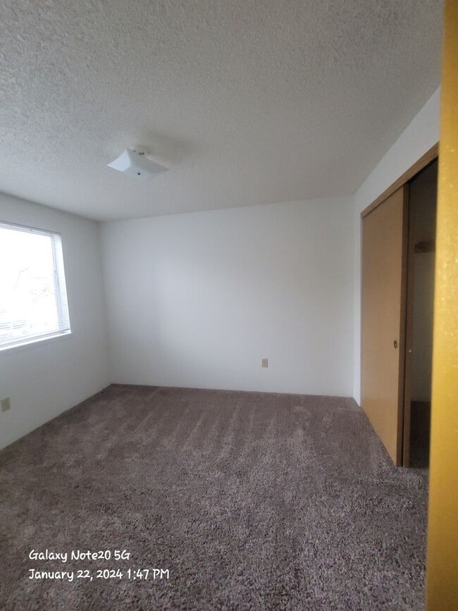 Building Photo - 2101 Poplar Dr