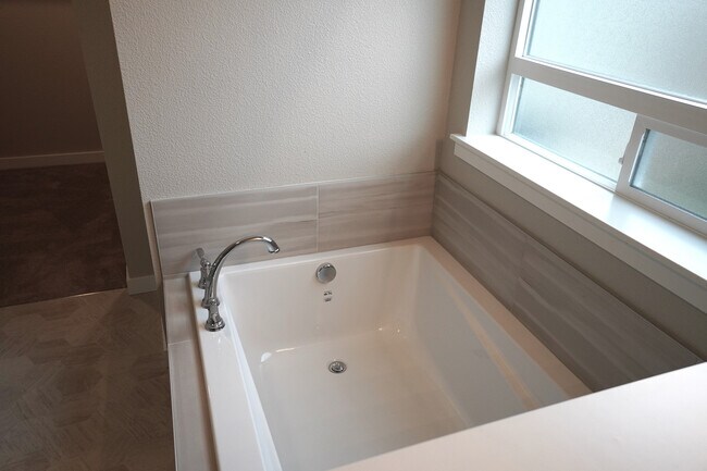 Building Photo - 3154 N Greengate Way